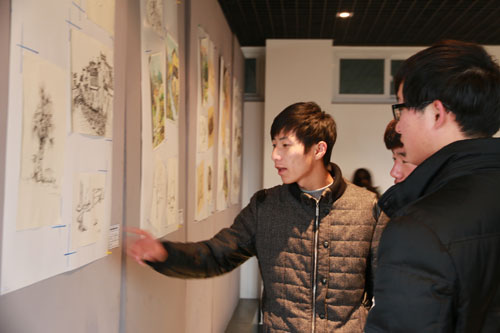 公司举办2014年员工写生作品展