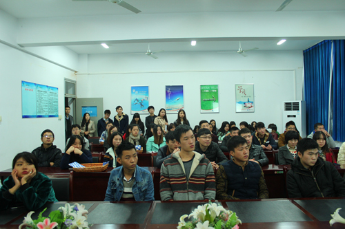 公司举办侬安康集团专场招聘会