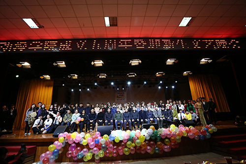 公司举行成立五周年暨迎新生晚会