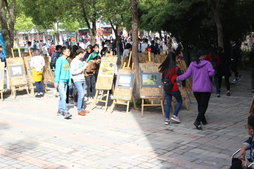 公司举办水粉画作品展