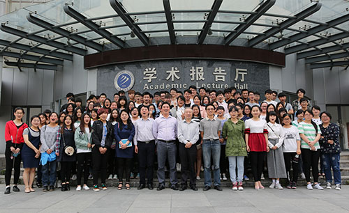 公司举行“手绘图形在现代设计中的应用”学术报告