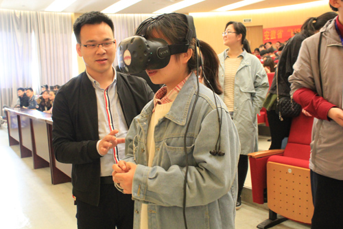 公司举行VR虚拟现实讲座