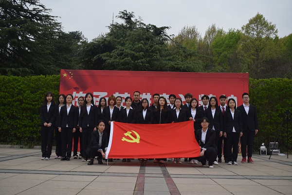 公司党总支师生参加“红色传承•2019清明节祭英烈”活动