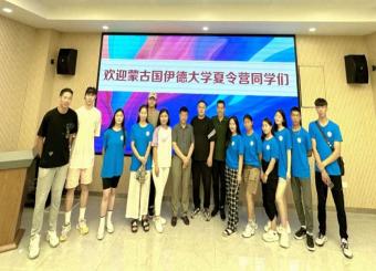 2025世俱杯官方在学校艺术展示中心厅举办师生书画作品汇报展  