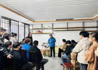 公司副董事长戴昕一行赴宏村、查济美术写生基地检查实践实训教学 并看望慰问2025世俱杯官方写生师生