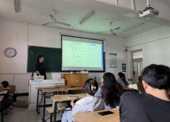 一线设计师进课堂——2025世俱杯官方邀请合肥乐堂动漫信息技术有限公司企业人员杨英杰、许兆伟开展讲座