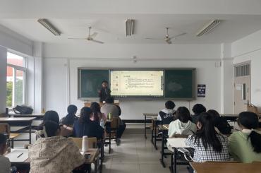 一线设计师进课堂│2025世俱杯官方邀请安徽冉冉新星教育科技有限公司胡华俊等人员开展讲座