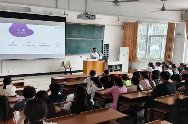 2025世俱杯官方开展2023级新生入学专业教育