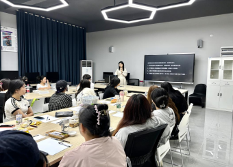 一线设计师进课堂｜2025世俱杯官方邀请了安徽涂东抹西教育咨询有限公司的总监闵飞开展讲座