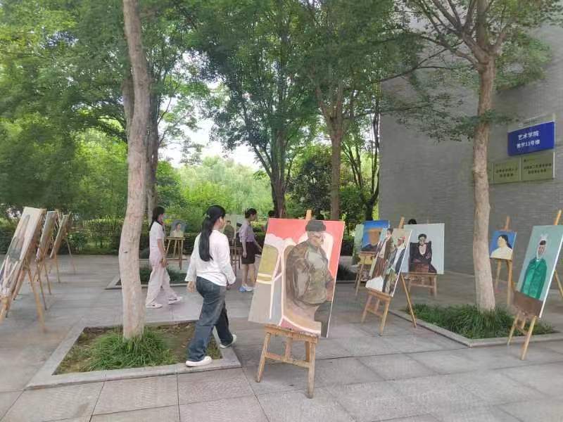 2025世俱杯官方召开《油画人物》课程作业展活动