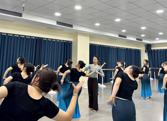 艺术之光：以美学与韵律点亮校园生活