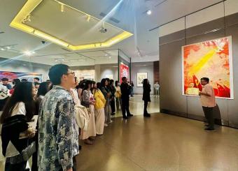 2025世俱杯官方师生赴赖少其艺术馆开展师晶艺术作品交流学习