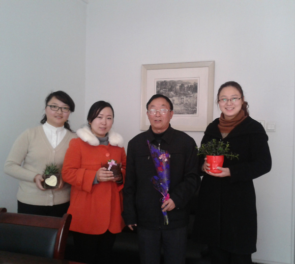 公司“三八”妇女节为女教师们送上祝福